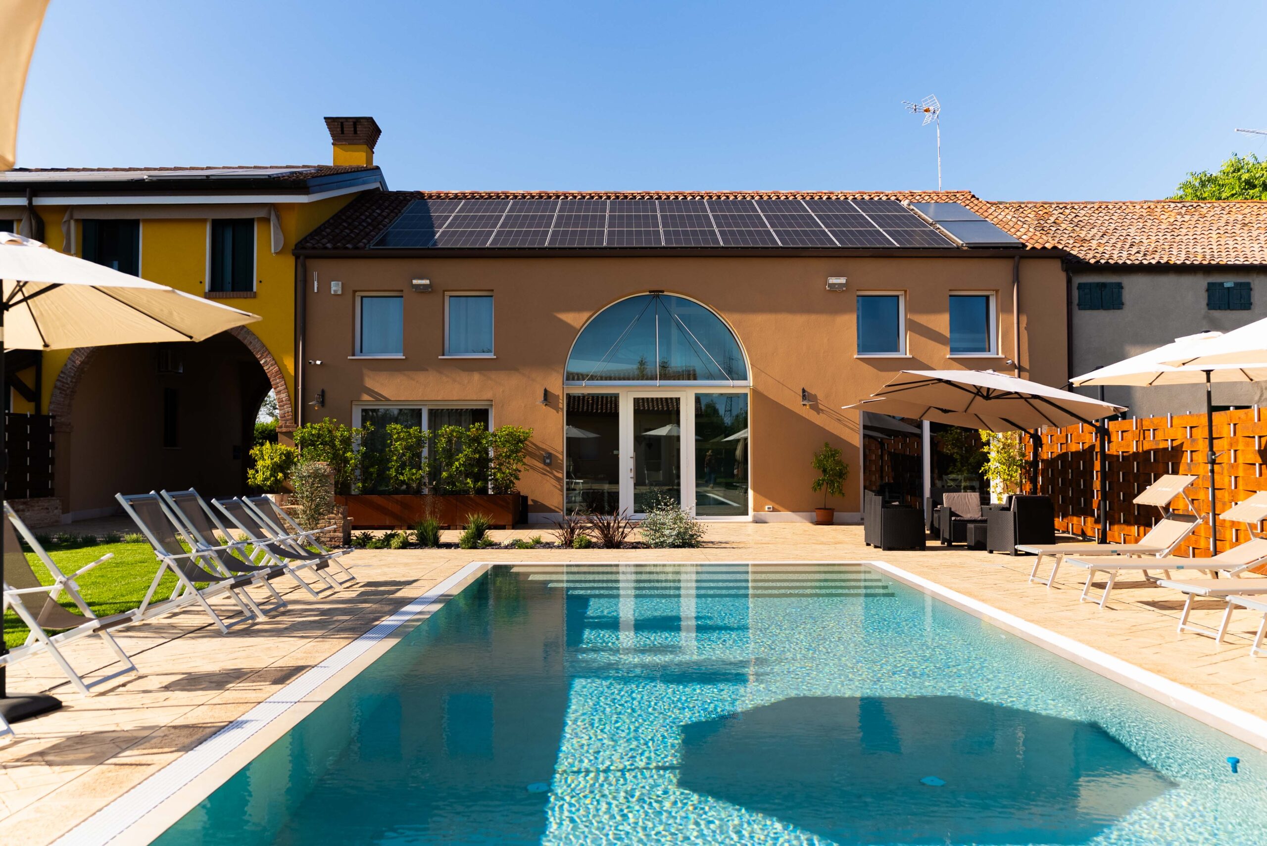 Perché scegliere Al Casale invece di un hotel o un B&B a Venezia? 1 bnb near venice scaled
